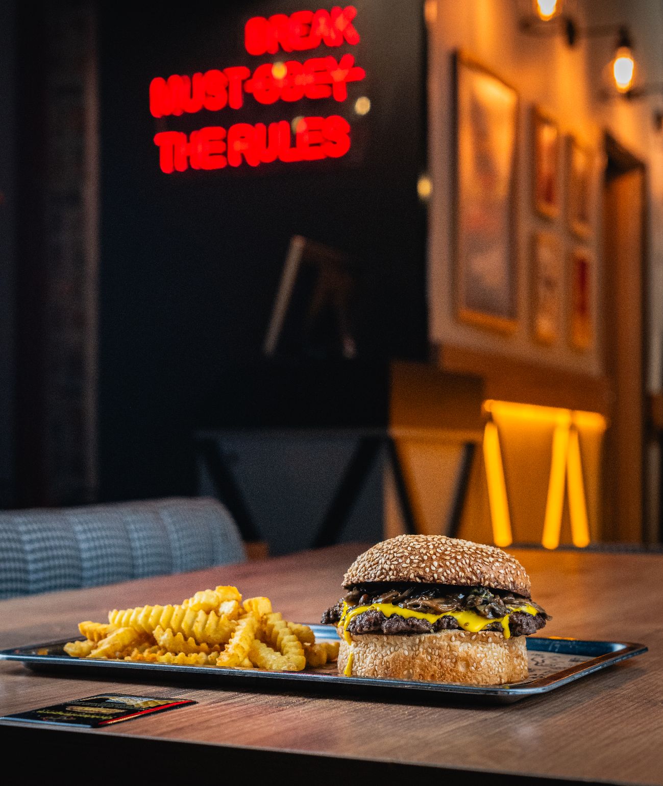 El Turco Burger 🍄 - 2x70gr smash burger köftesi, double american cheddar, GF burger sos, GF demi glace sos, ızgara mantar, soğan, çubuk turşu.