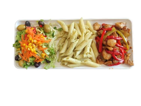 Sebzeli tavuk - tavuk, ,kapya biber, yeşil biber, soğan,pesto soslu makarna, salata
