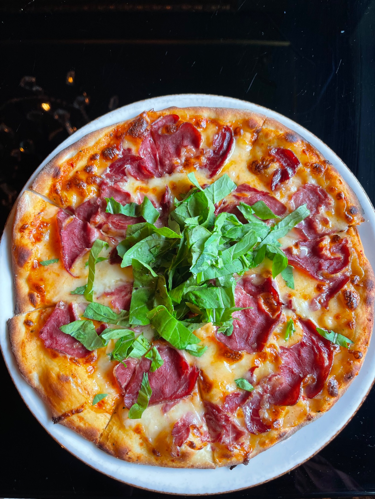 Antrikot Füme Pizza - Domates sos, mozarella, dana antrikot füme, roka