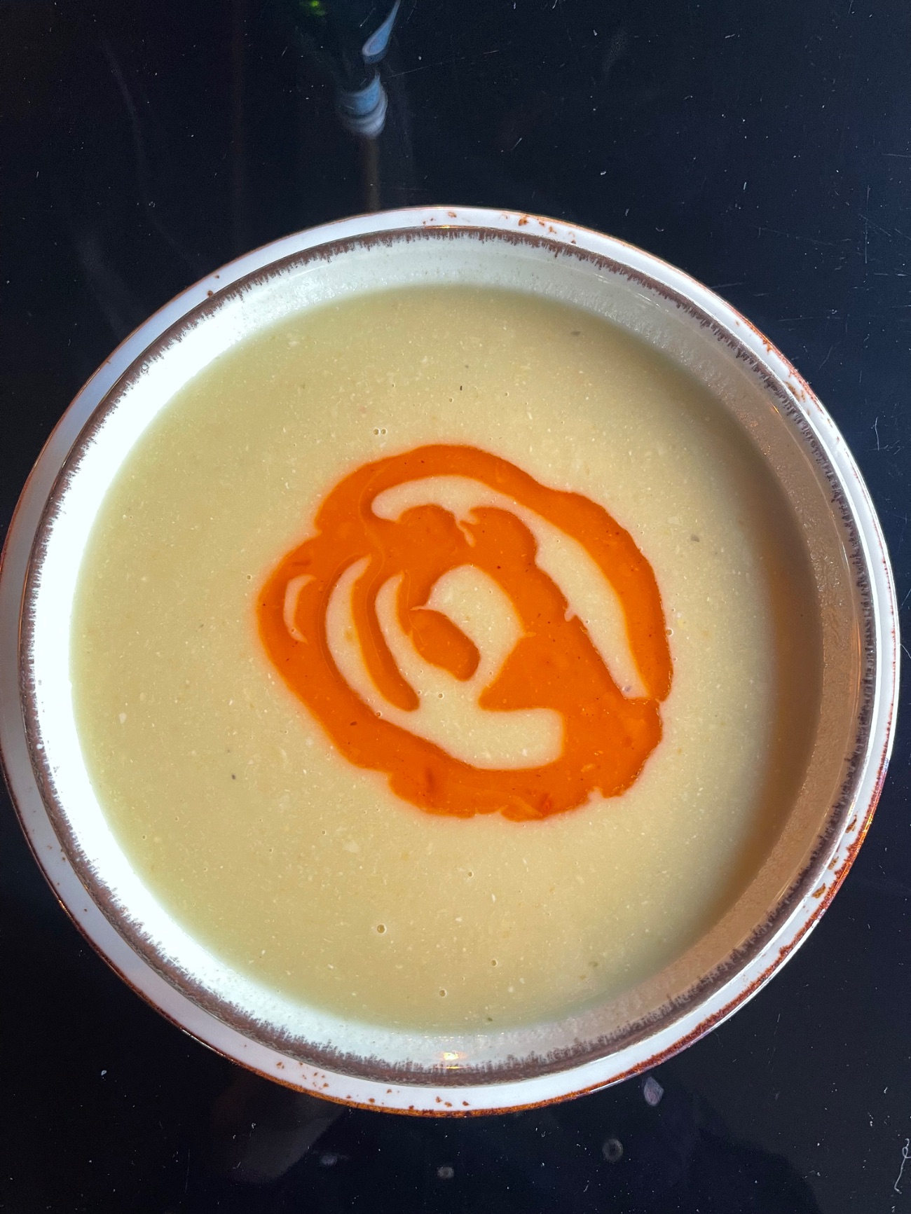 Süzme Mercimek Çorbası - ilikli kemik suyu, mercimek, tereyağ, sarımsak, soğan, patates, havuç, tuz, karabiber