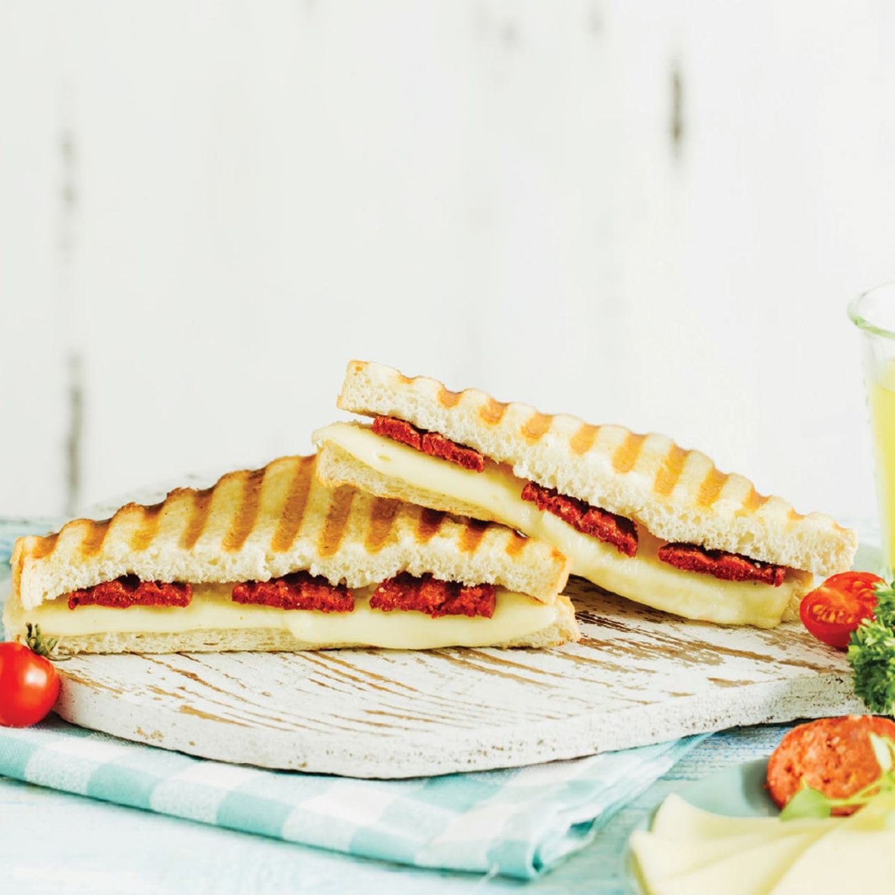 Karışık tost - sucuk,kaşar