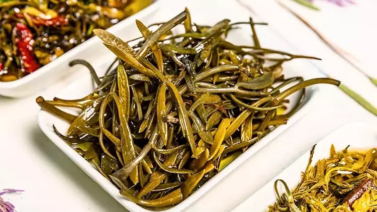 Kaya Koruğu Salatası (250gr) - Kaya koruğu, kapya biber, tuz, sıvı yağ, sarımsak.