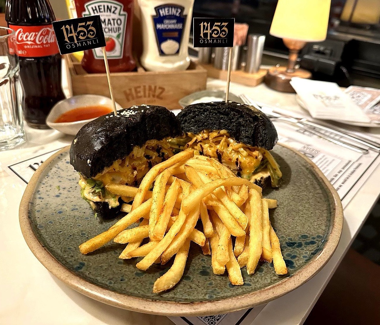 DARK CHİCKEN BURGER