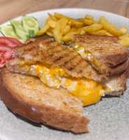 ÜÇ PEYNİRLİ TOST