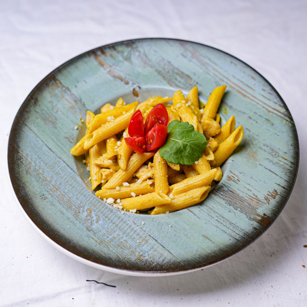Köri Soslu Penne - Tavuk, Mantar, Köri Sos ve Parmesan eşliğinde