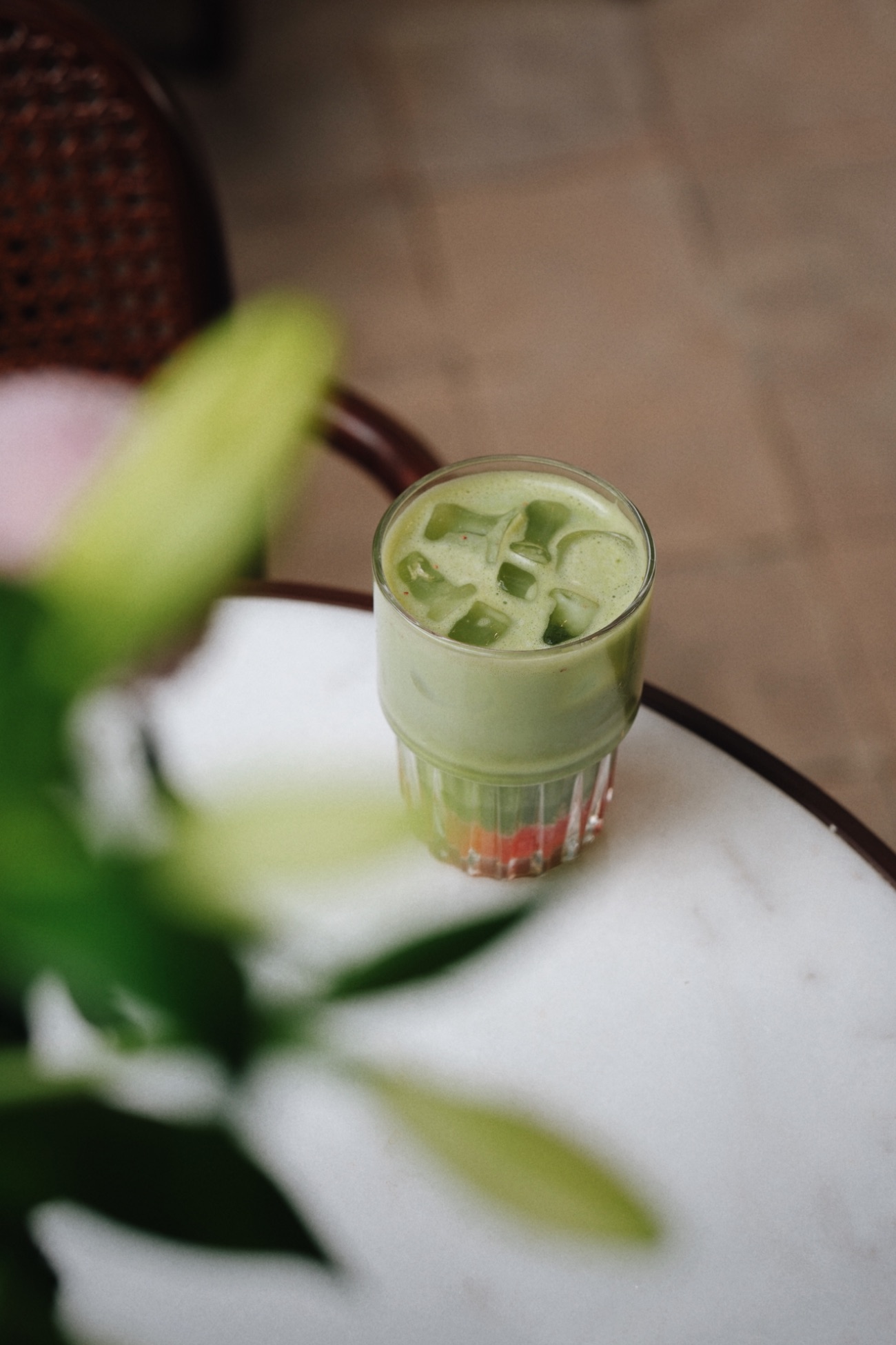 Strawberry Matcha - Çilek püresi, süt ve Japon matcha ile hazırlanır. Soğuk servis edilir.