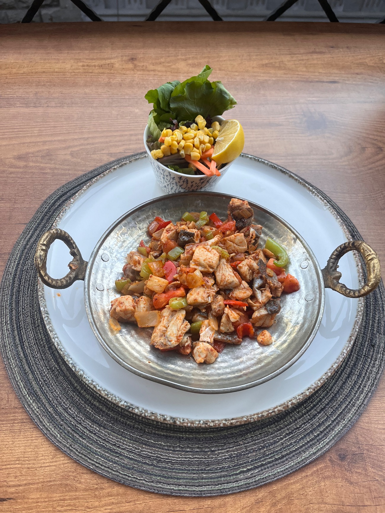 LEVREK KAVURMA - LEVREK RENKLİ BİBERLER DOMATES