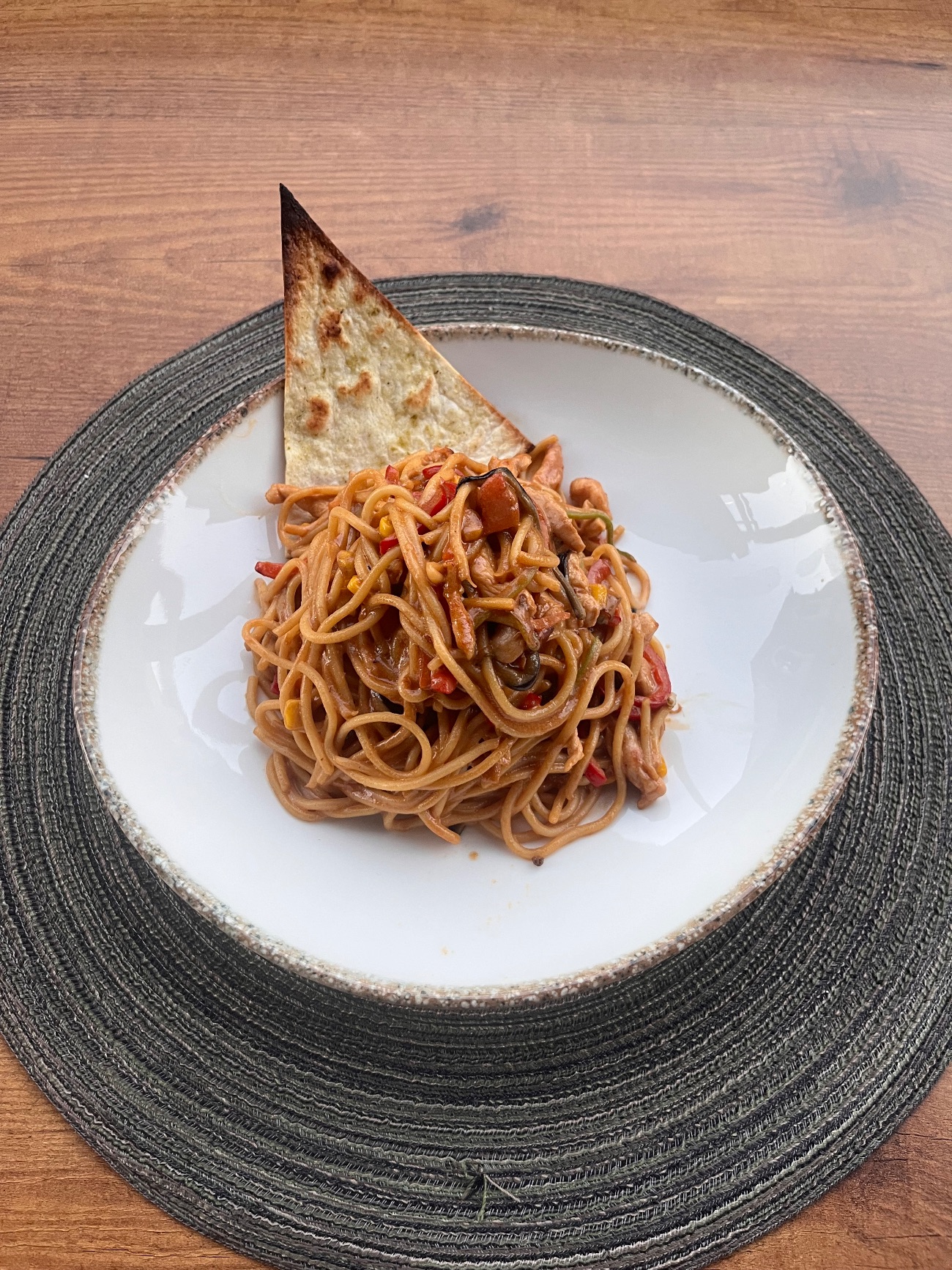 ÇİN MAKARNASI - TAVUK SPAGETTİ RENKLİ BİBERLER KABAK PATLICAN HAVUÇ MISIR SOYA KREMA