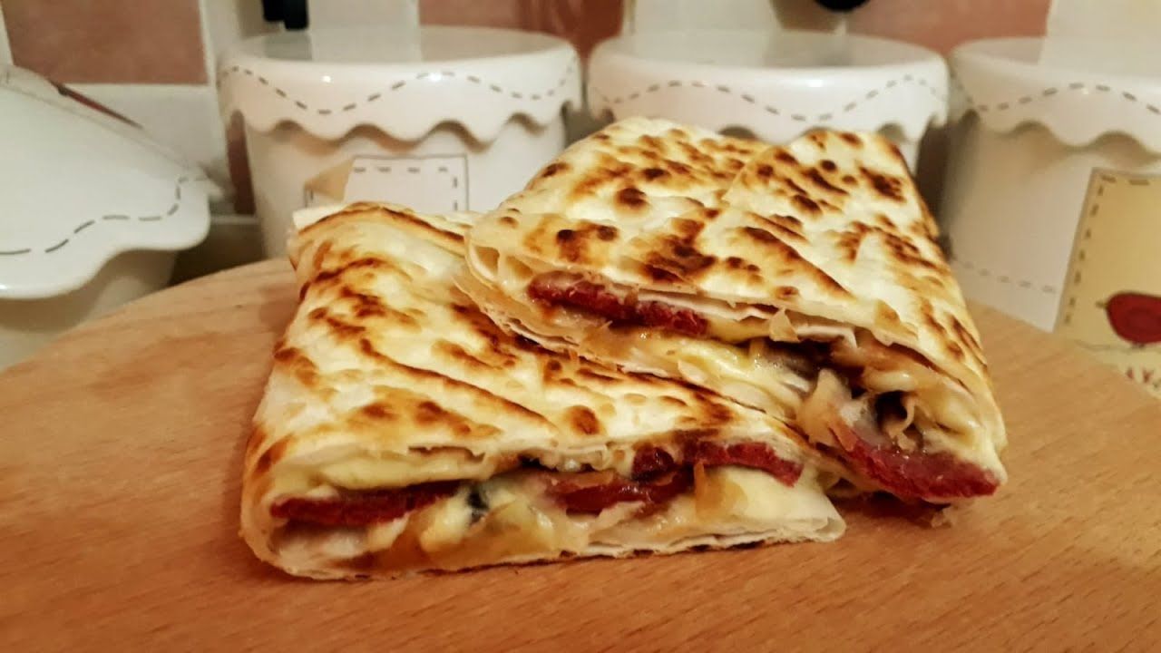 Kaşarlı Sucuklu Gözleme - Domates,Salatalık,Cips