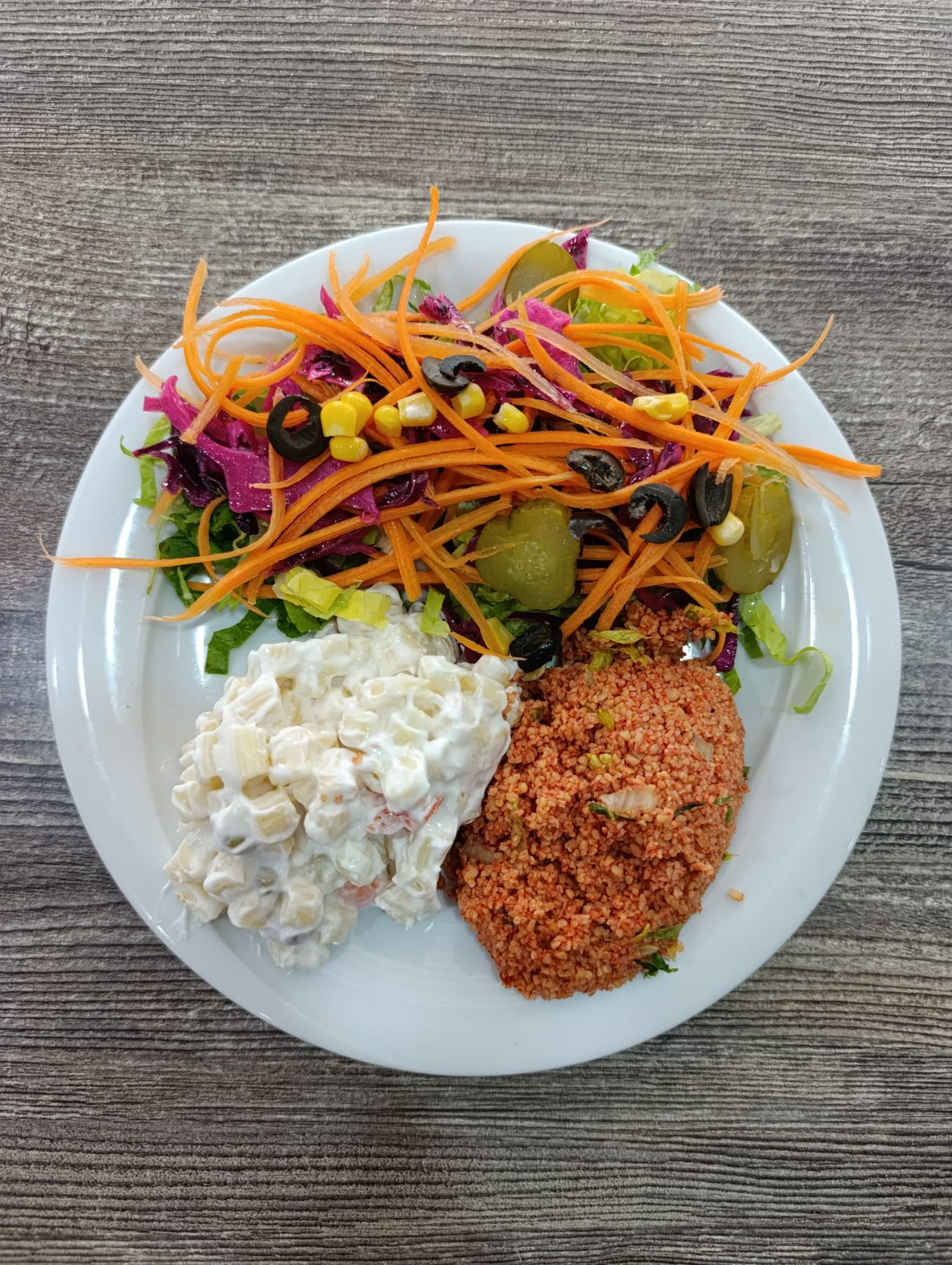 Salata Bar - Kısır, Yoğurtlu Makarna, Mevsim salata