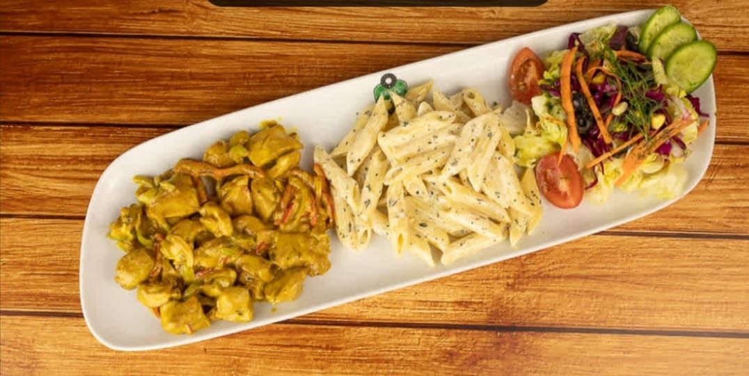 Soya Soslu Tavuk - Soyanın tadına doya doya varacağınız eşsiz bir lezzet! soya sosla marine edilmiş tavuk,çıtır çıtır patates kızartması makarna ve salata ile birlikte servis ediyoruz.