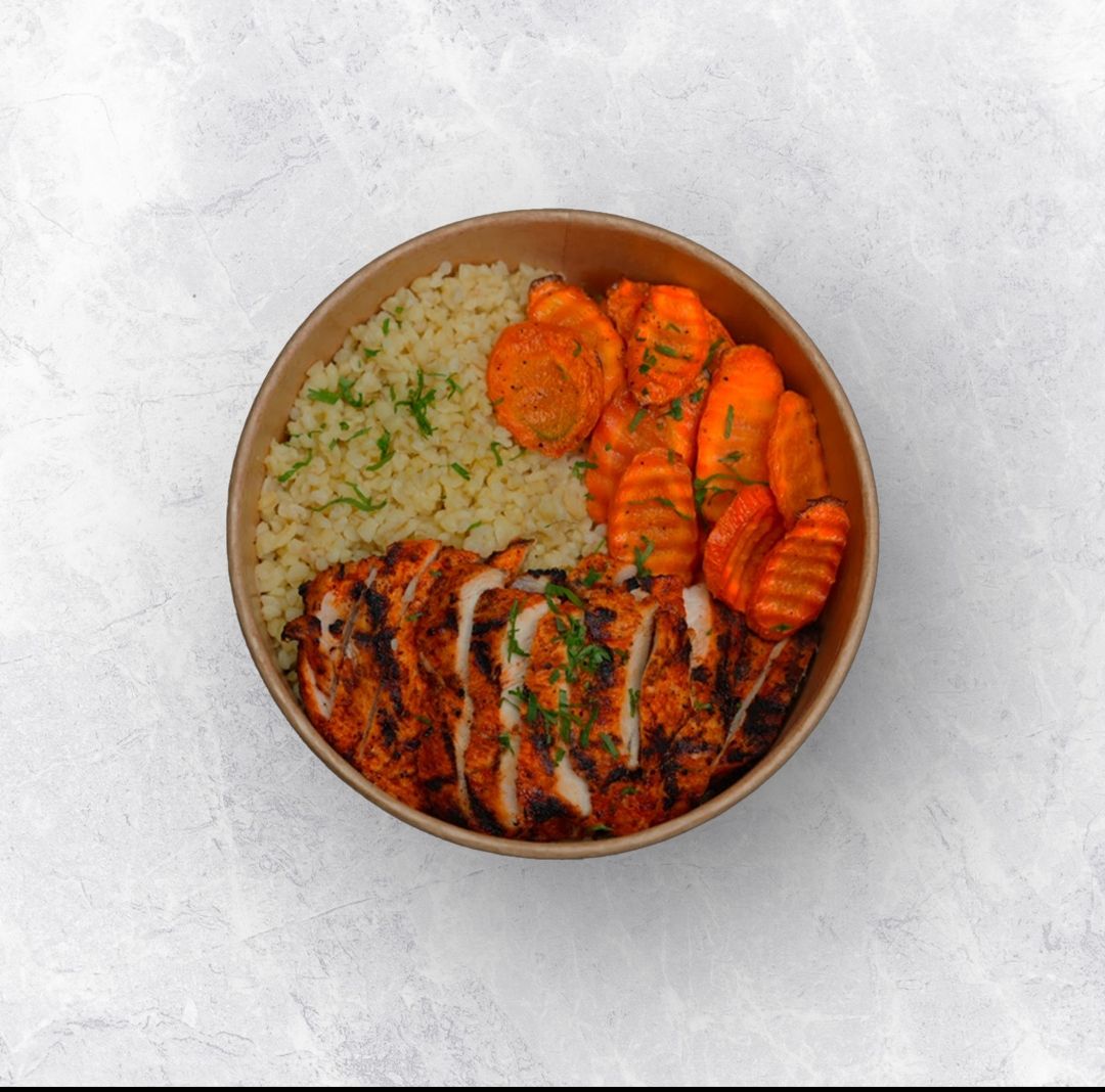 دجاج بالبابريكا مع برغل وجزر