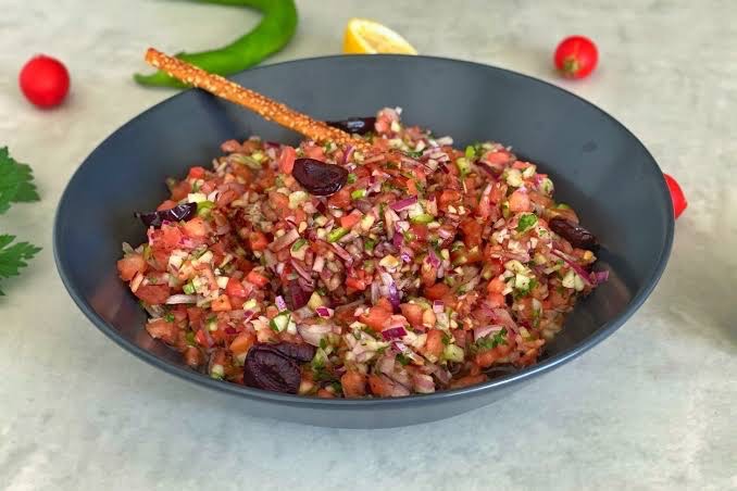 Kaşık salata - Domates, salatalık, soğan, maydonoz, sivri biber