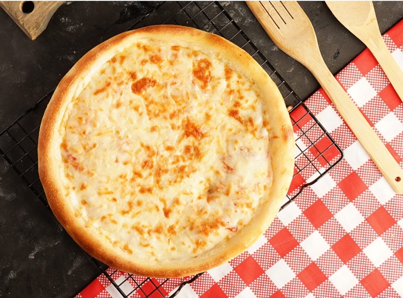 بيتزا بالجبن