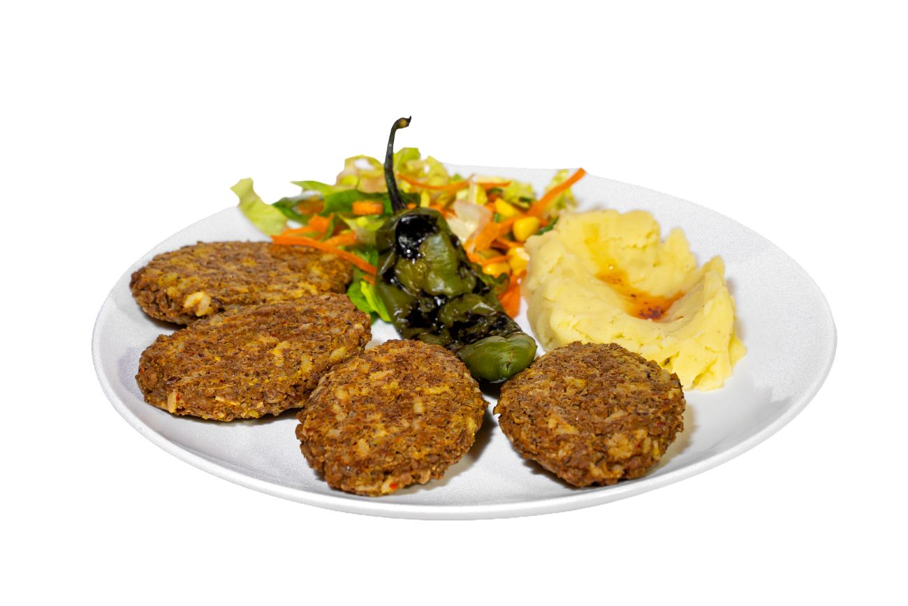 Kadıngücü Köfte - Tercihe göre pilav ya da patates püresi ile servis edilmektedir.