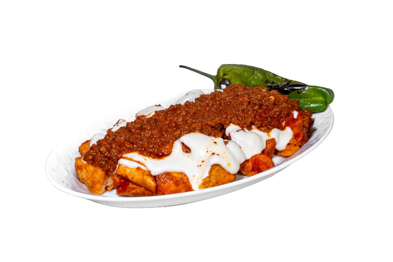 Yoğurt Kebabı - Soslu pide üzerine sarımsaklı badem yoğurdu ve soya kıyması