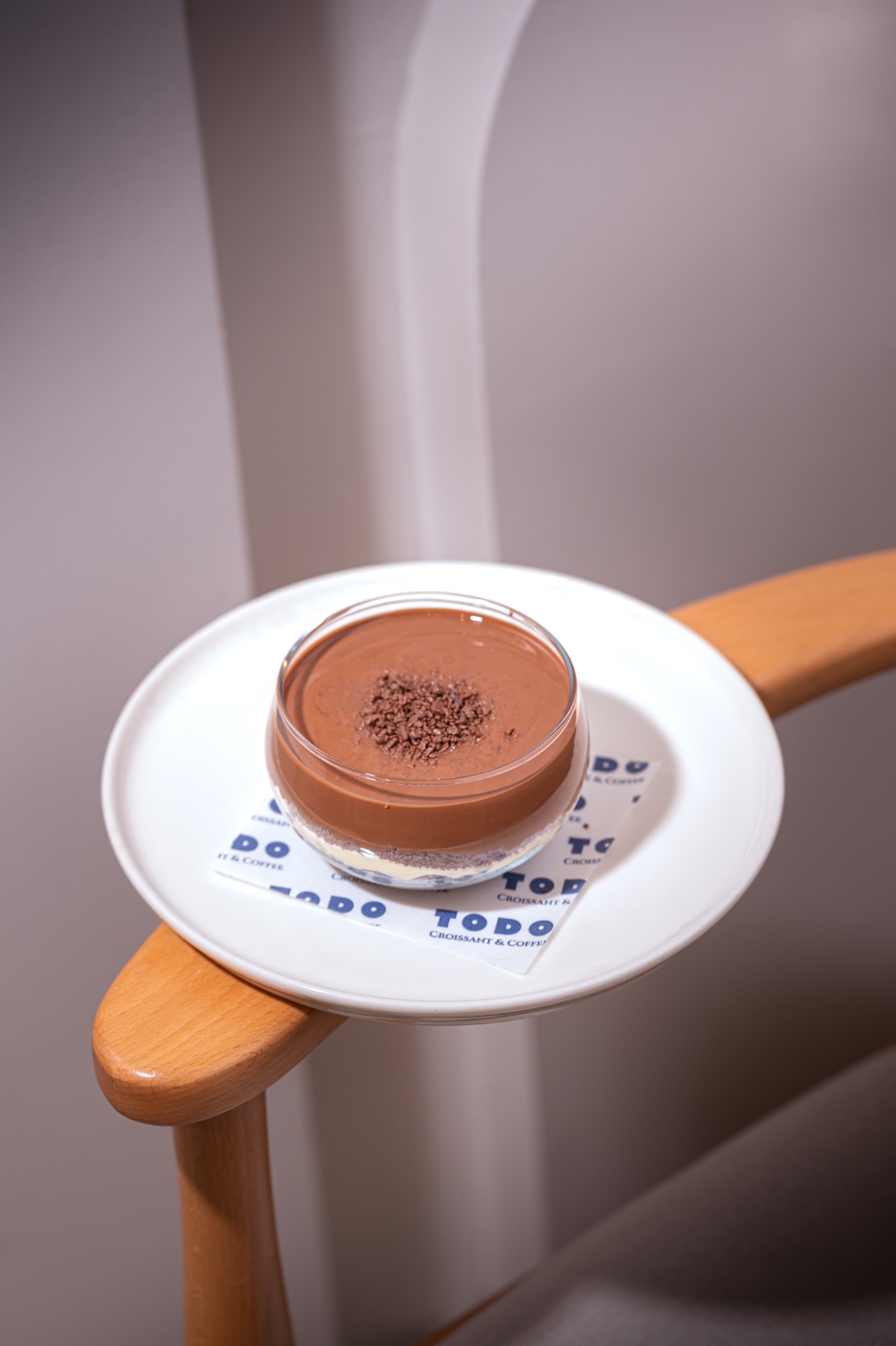 Spoonful - Brownie kırıntısı üzerine yumuşak pastacı kreması ve çikolata parçacıkları esliginde yoğun sütlü çikolata.