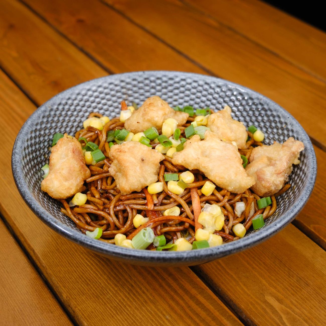 Çıtır Tavuklu Mısırlı Noodle - Çıtır tavuk dilimleri, Mısır, Sarımsak,kabak Havuç,Biber, Lahana, Taze soğan,Özel sos