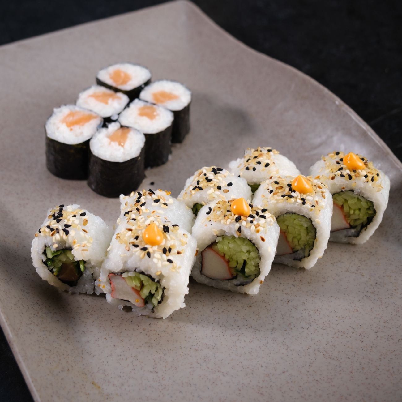 Sushi Set Menü 3 (14 Adet) - Philadelphia Roll (4 adet) + Tokyo Roll (4 adet) + Sake Maki (6 Adet)