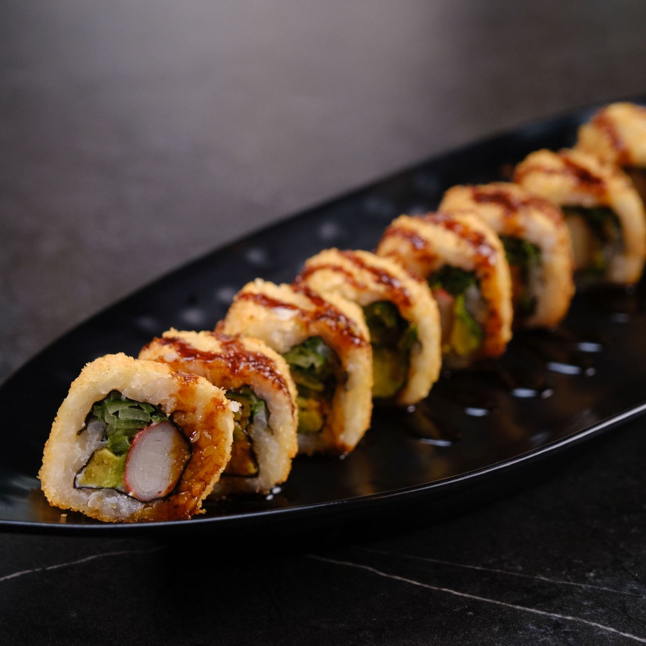 Crunchy Crab Roll (8 Adet) - Yengeç, avokado, salatalık, krem peyniri, dışı çıtır kaplama