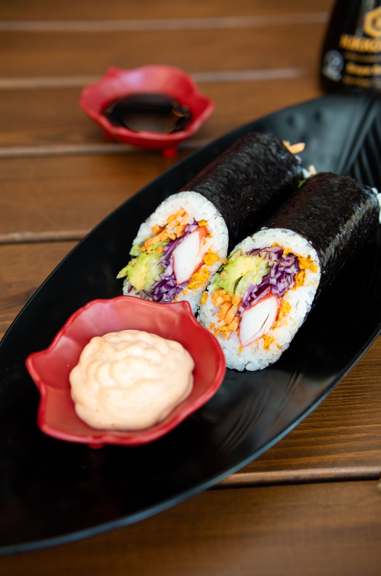 Godzilla Sushi Burrito - Yengeç, avokado, salatalık, havuç, mor lahana, doritos, özel spicy mayo sos