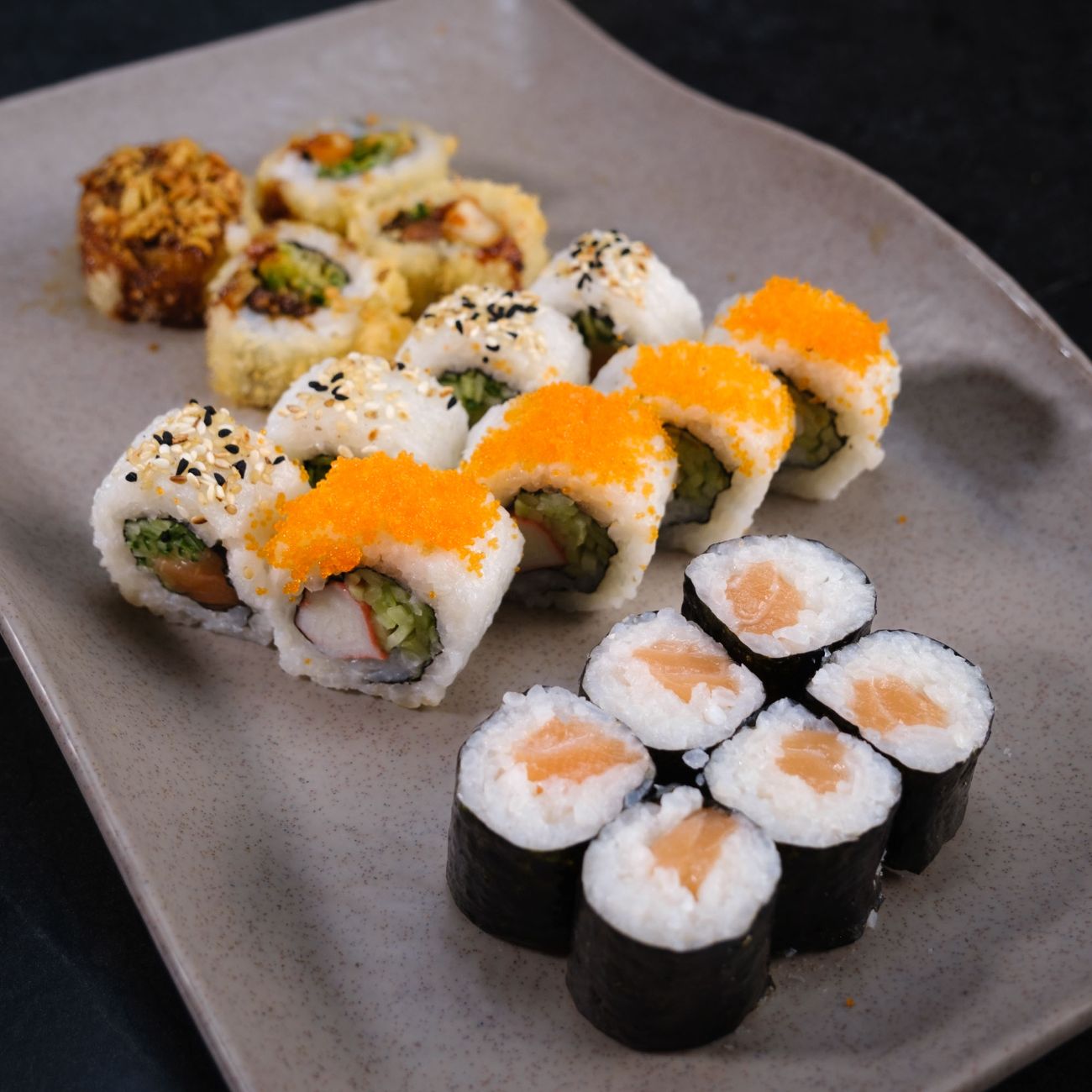 Sushi Set Menü 1 (18 Adet) - Sake Maki (6 Adet) + California Roll (4 Adet) + Philadelphia Roll (4 Adet) + Cripsy Ebi Roll (4 Adet)