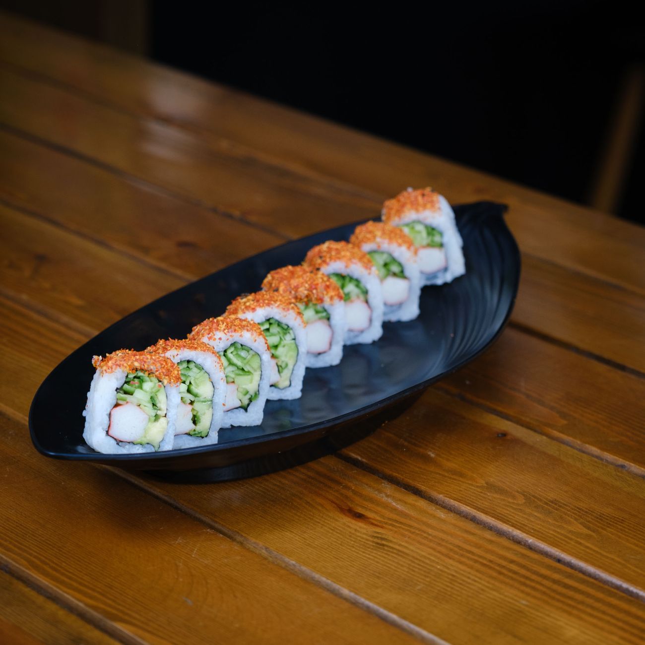 Spicy California Roll (8 pcs.) - Yengeç, salatalık, avokado, dışı Shicmimi Japon baharatı