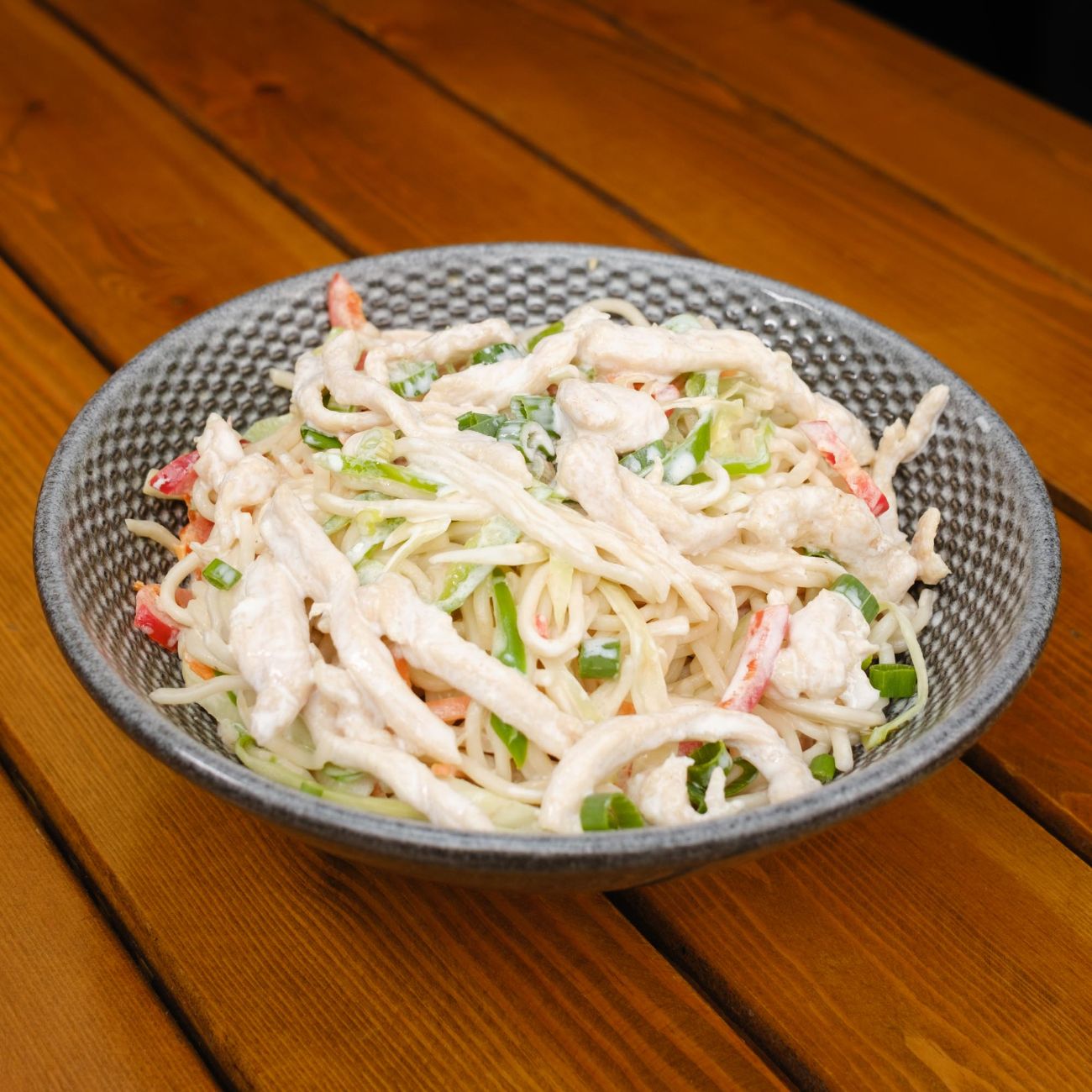 White Creamy Noodle (Tavuklu) - Özel Hai Hai krema sosu,sarımsak, tavuk ve sebzeler