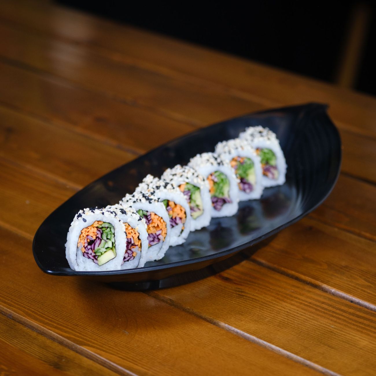 Veggie Roll (8 Adet) - Salatalık, havuç, avokado, kırmızı lahana,