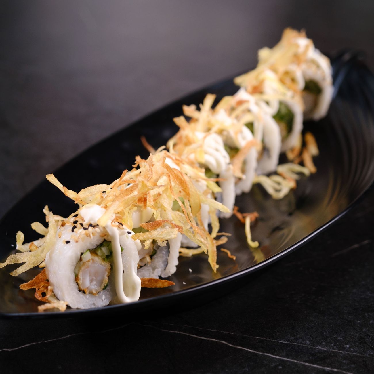 Ebiten Roll (8 Adet) - Tempura karides, avokado,susam, üzeri kıtır patates