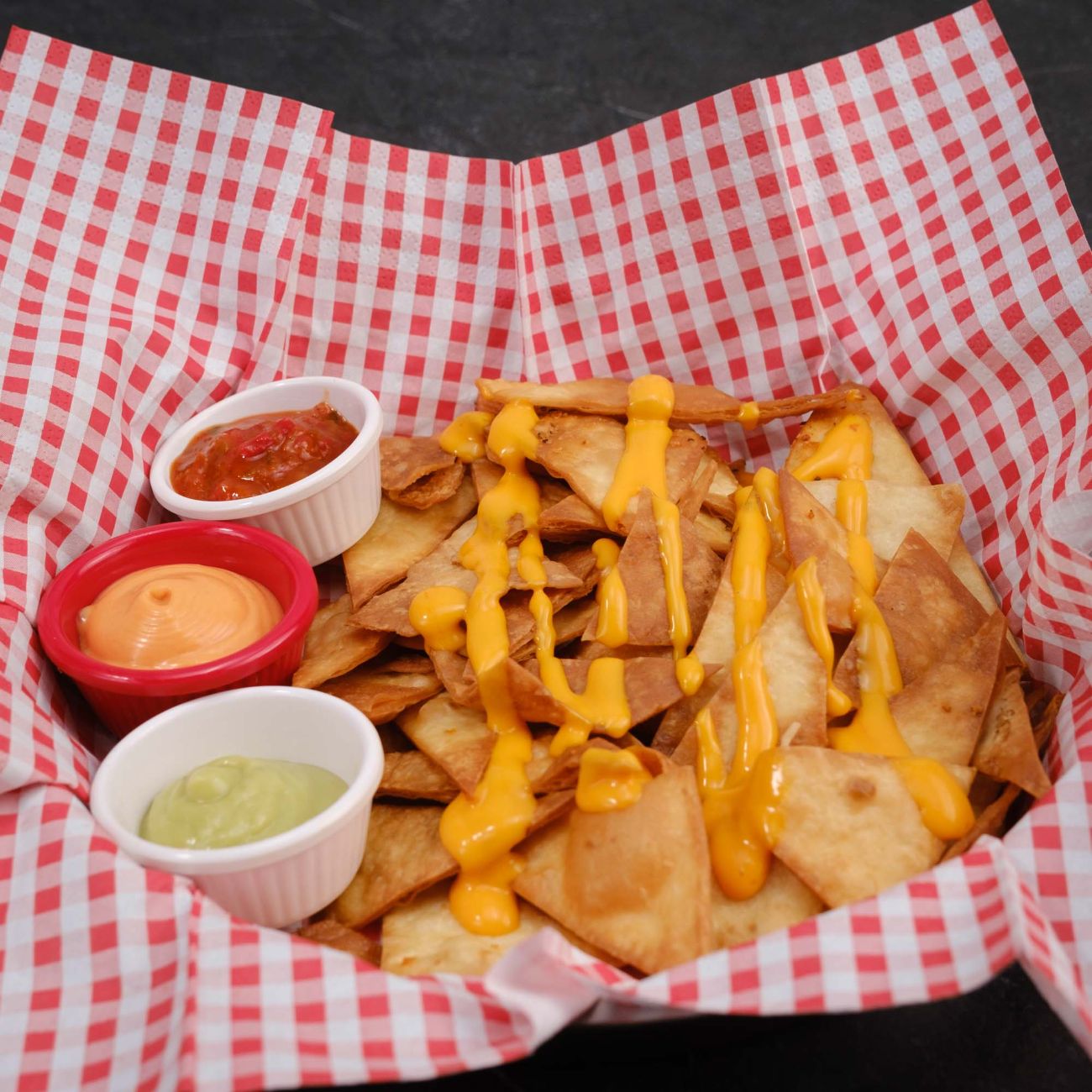 Mexican Nachos - Jalapeno biber, salsa de queso sos, meksika fasulyesi, mısır, eritilmiş mozzarella, guacamole, trüflü coleslaw