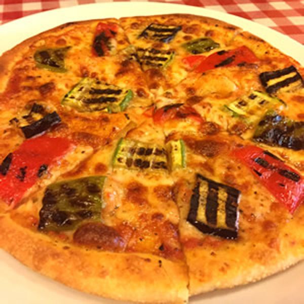 Venedik Sebzeli Pizza - Mozzarella, Patlıcan , kabak , köy biberi , al biber özel sos