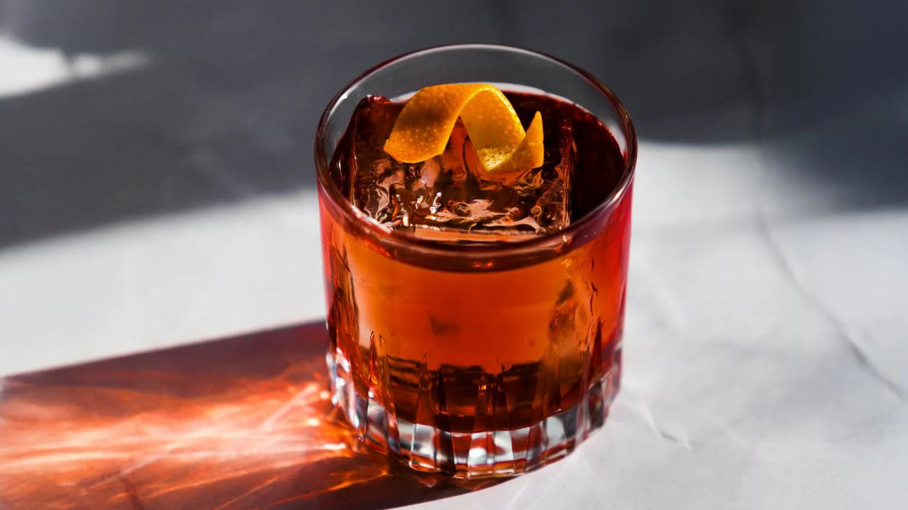 Negroni - Cin, İtalyan Vermut, Tatlı Vermut, Soda , Portakal