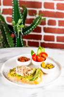 Avokado Poşe Tartine
