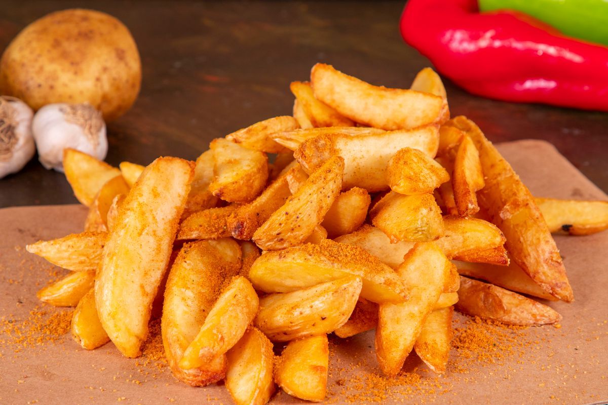 Kabuklu Elma Dilim Patates - Görünüşü ve tadı farklılık yaratan kabuklu patatesler.Paket ürün olduğu için görsel farklılık gösterebilir.