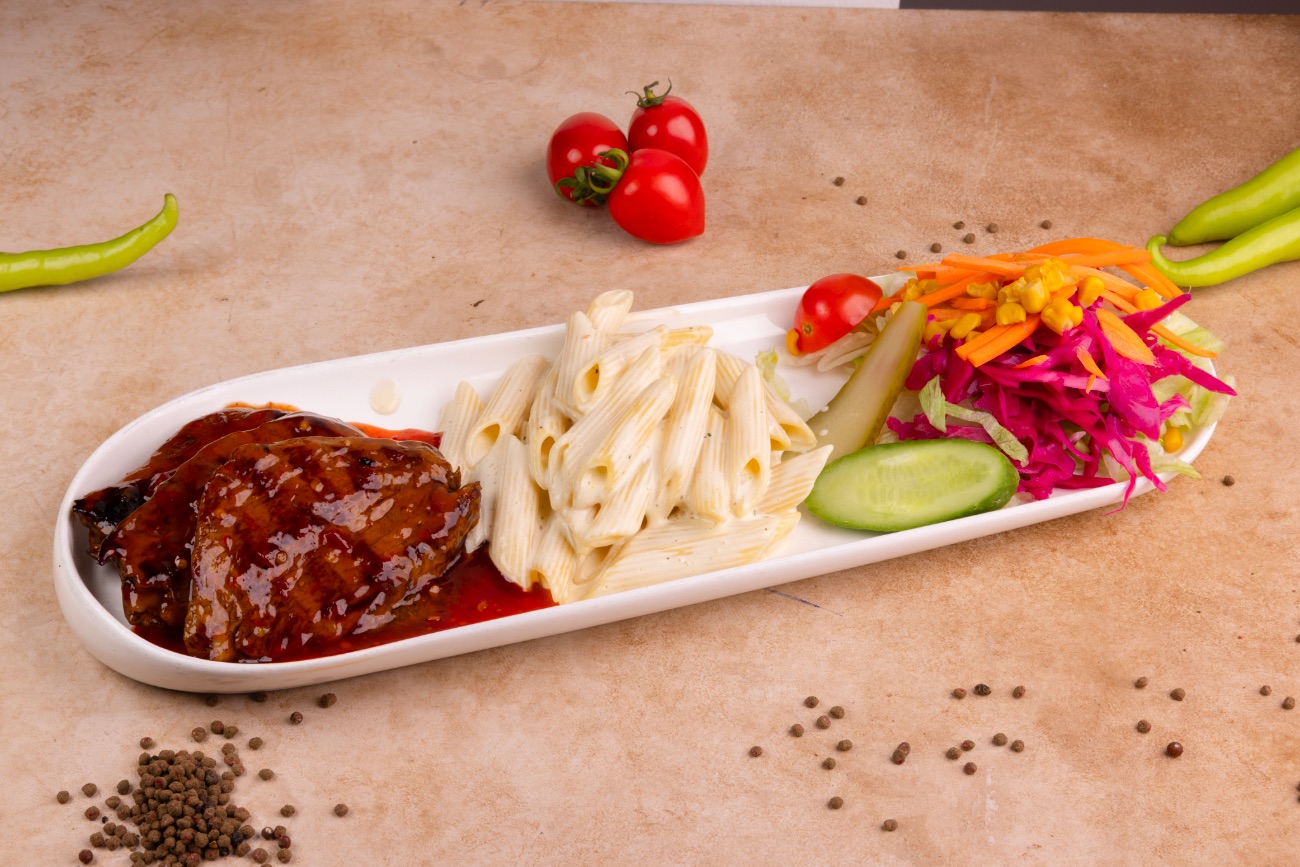 Bonfile Tayland - Izgara Bonfile Dilimleri, Sweet Chili Sos, Pesto Sos