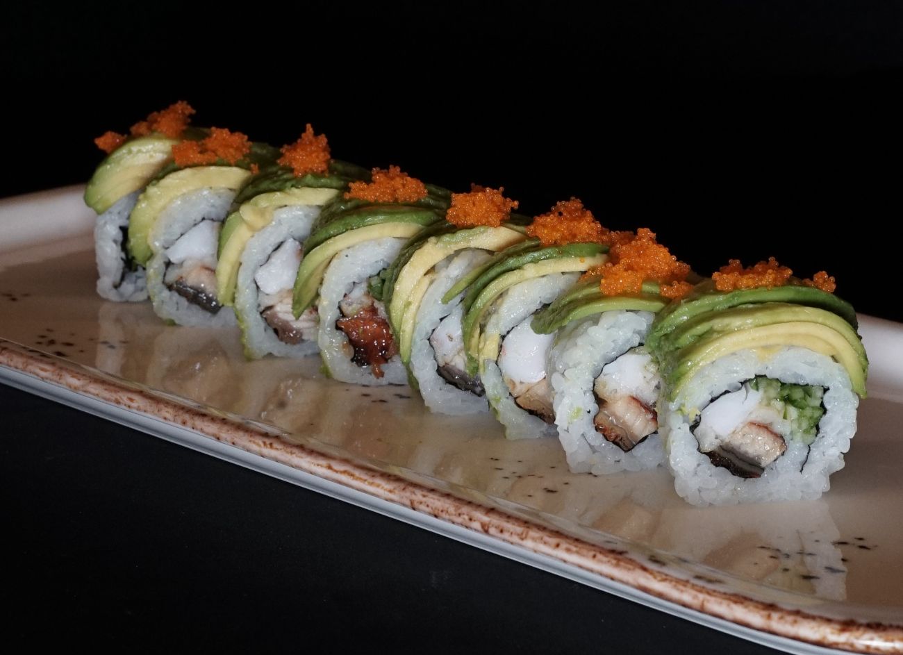 Catepillar Roll - Kızarmış Yılan Balığı, Kızarmış Karides, Avokado, Salatalık, Havyar (8 pcs)
