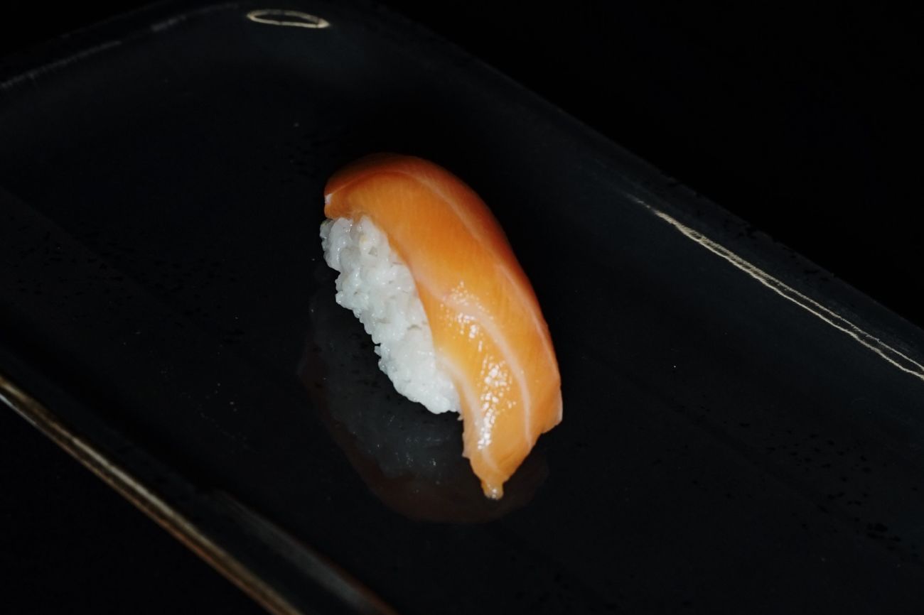 Sake Nigiri - Çiğ Somon (1 pcs)