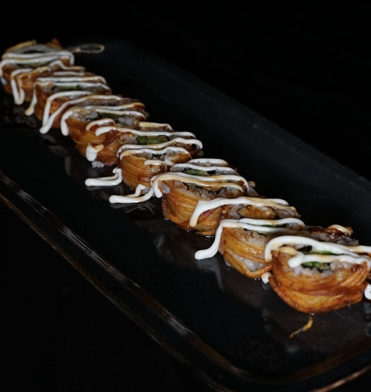 Tornado Suzuki - Kızarmış Levrek, Patates, Salatalık, Trüflü Mayonez (8 pcs)