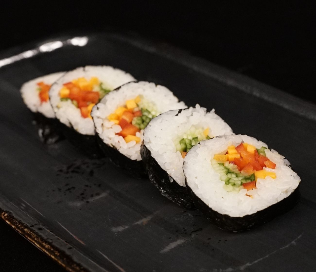 Vegi Roll - Salatalık, Avokado, Havuç (5 pcs)