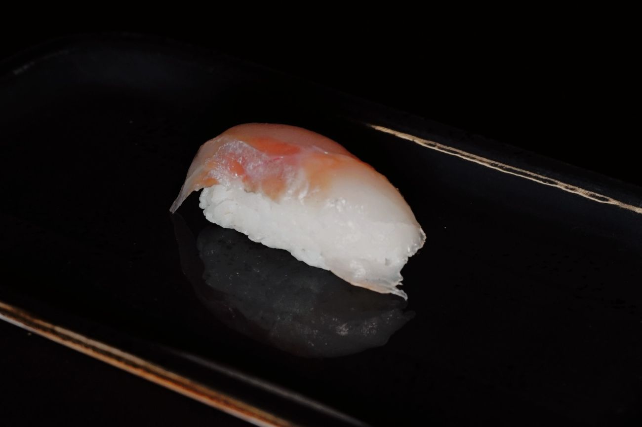 Suzuki Nigiri - Çiğ Levrek (1 pcs)