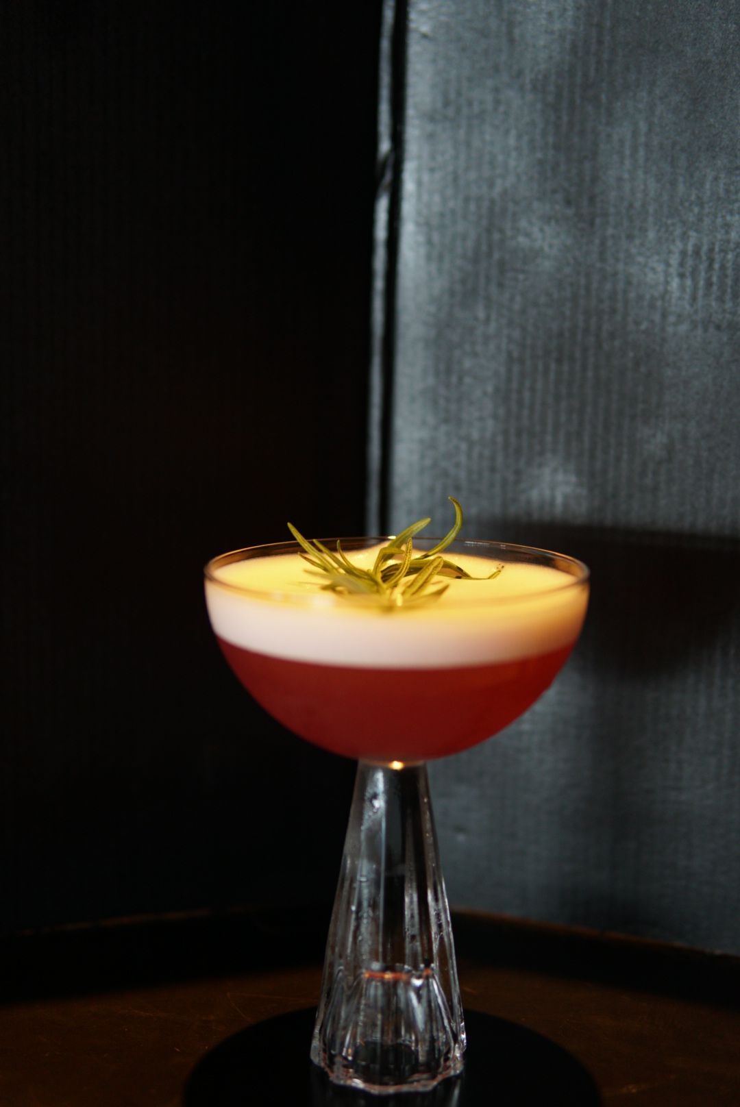 COSMOPOLITAN - VODKA PORTAKAL LIKORU KIZILCIK SUYU LİMON