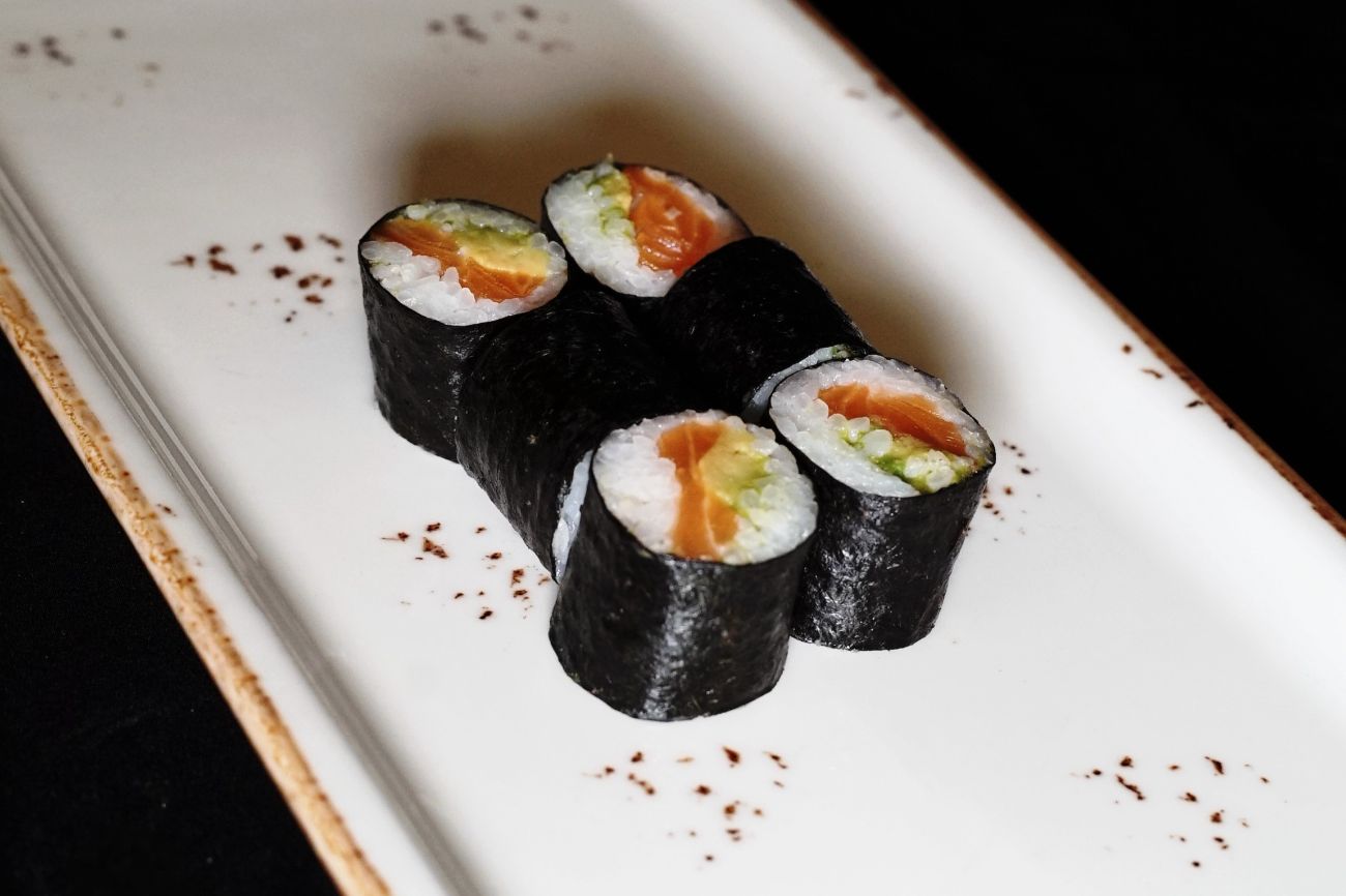 Sake Avokado Maki - Avokado ve Çiğ Somon ( 6 pcs)