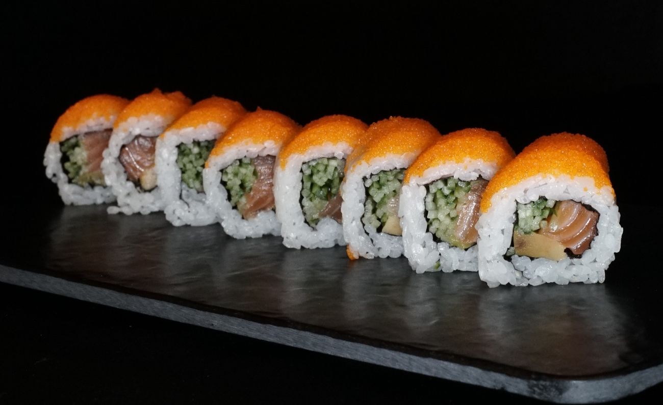 Sake California Roll - Somon, Salatalık, Avokado, Havyar (8 pcs)
