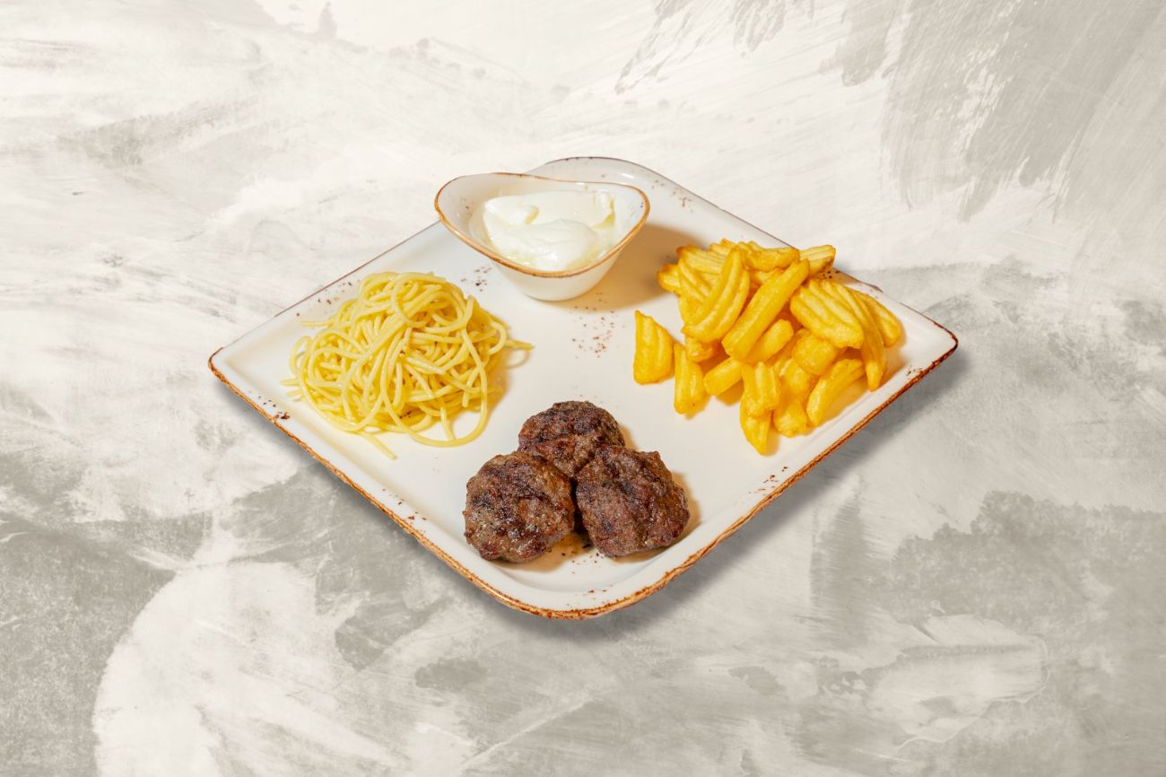 ÇOCUK MENÜSÜ - IZGARA KÖFTE, PATATES KIZARTMASI, YOĞURT, MAKARNA