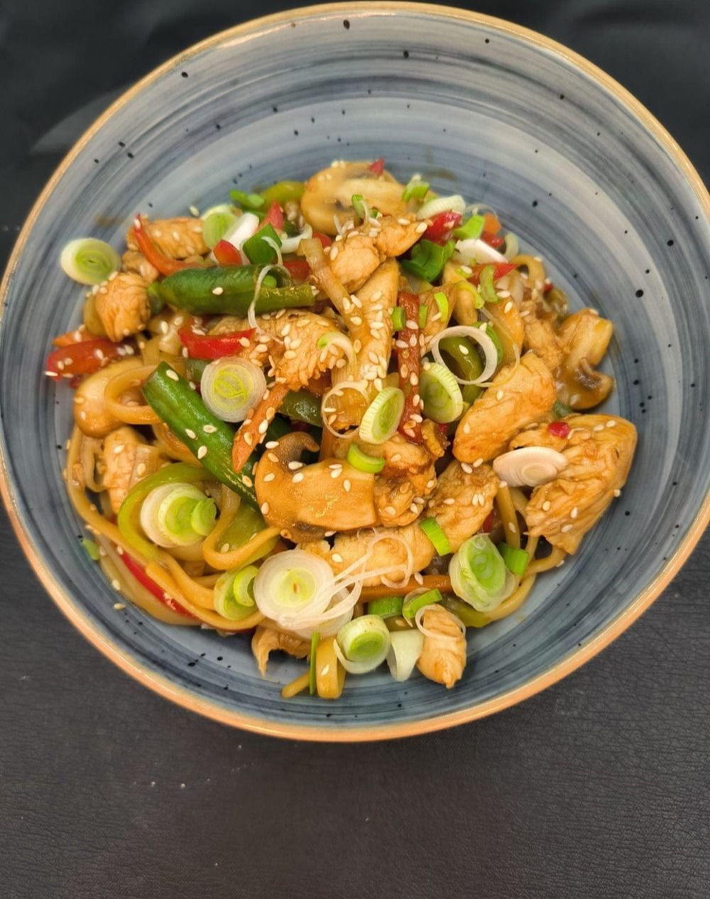 Chicken Udon Thai - Chicken Udon Thai with tender chicken, udon noodles, bell peppers, carrots, green onions, mushrooms, and spicy Thai-style sauce