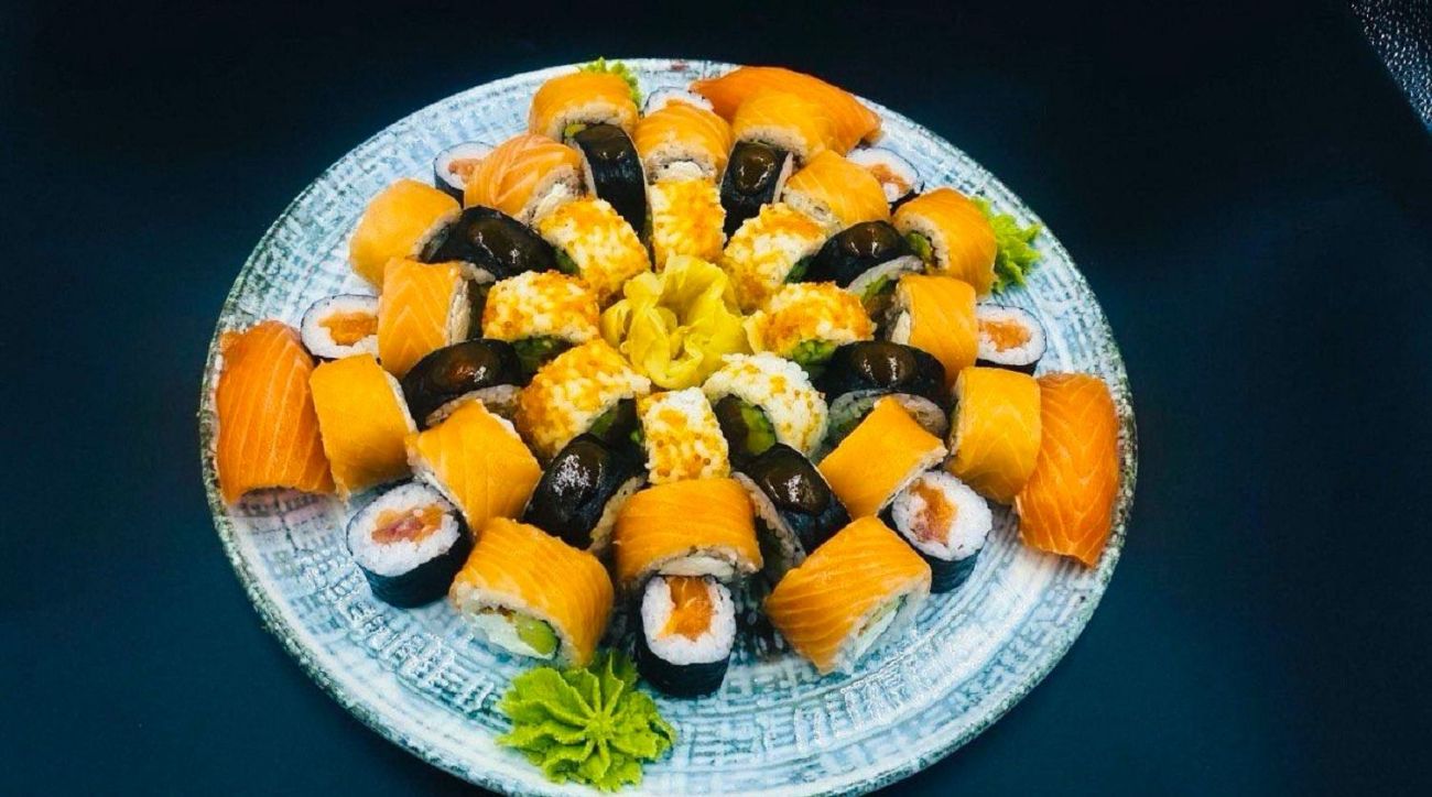 Salmon Lovers Set (43 Pcs) - Salmon Lovers Set (43 Pcs) – A perfect selection for salmon enthusiasts, featuring: • Philadelphia Salmon (8 pcs) • California Salmon (8 pcs) • Maki Roll Salmon (8 pcs) • Fried Salmon Roll (8 pcs) • Philadelphia Classic Salmon (8 pcs) • Salmon Nigiri (3 pcs)