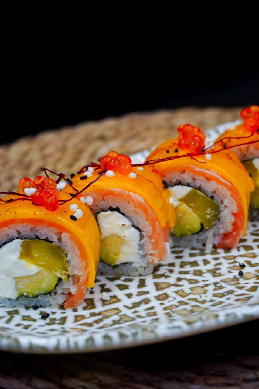 Philadelphia-Mango-Cheddar Cheese-8pcs - Philadelphia-Mango-Cheddar Cheese – A creamy and tropical roll with salmon caviar, avocado, mango, salmon, cheddar, and sushi cheese wrapped in nori