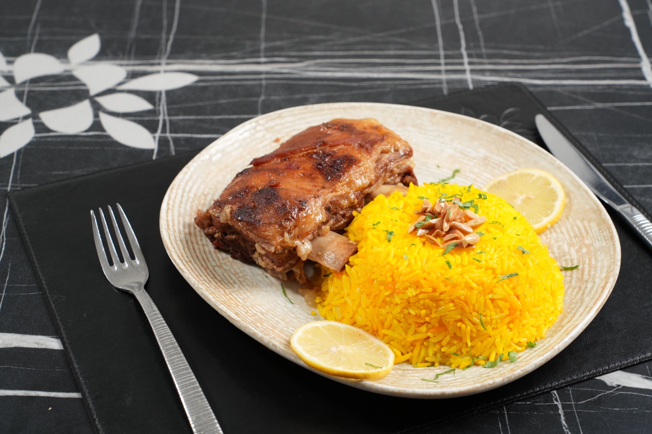 ضلع عجل مع الرز المدخن