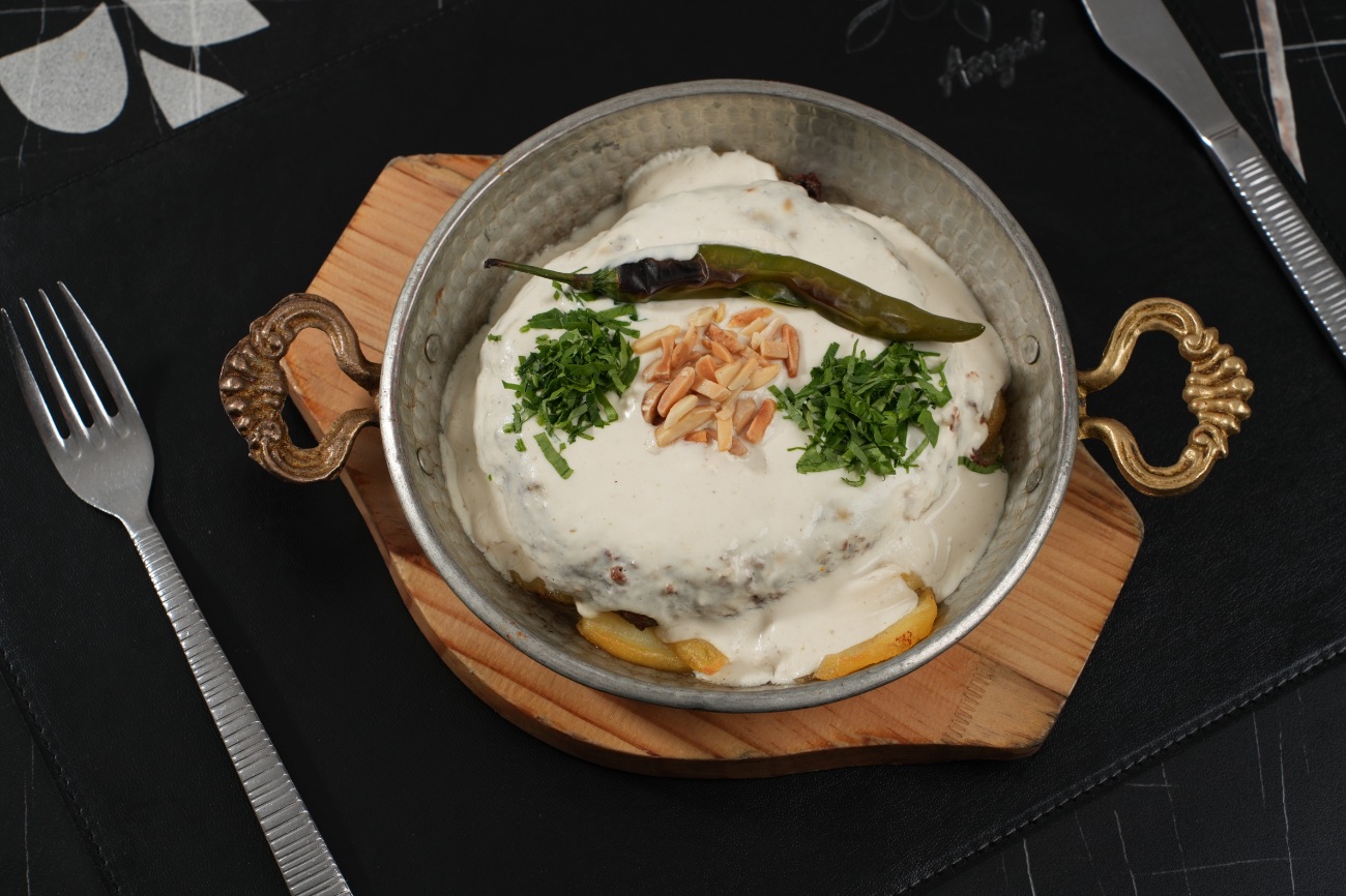 لحمة بالصينية بالطرطور